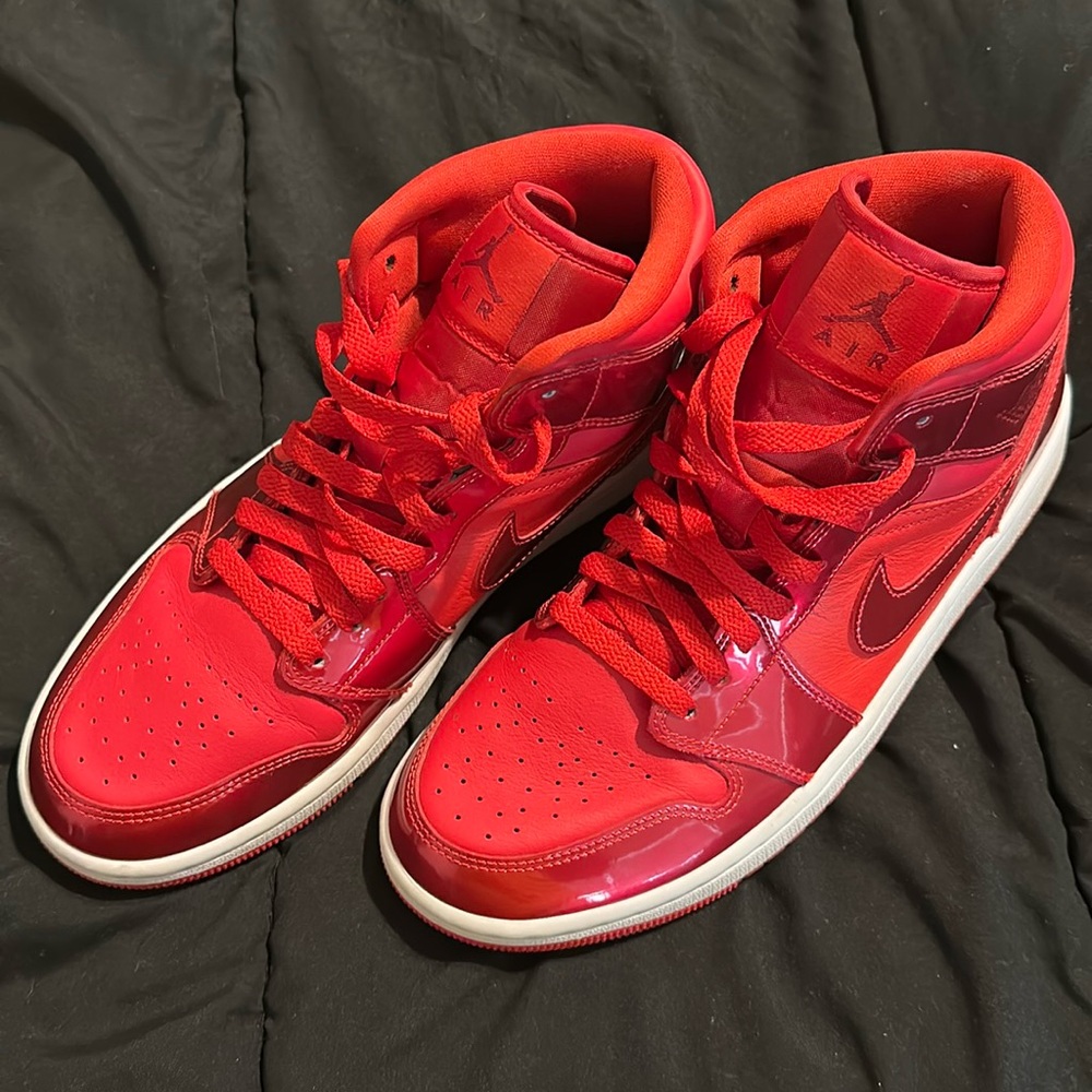 Metallic Jordan 1’s